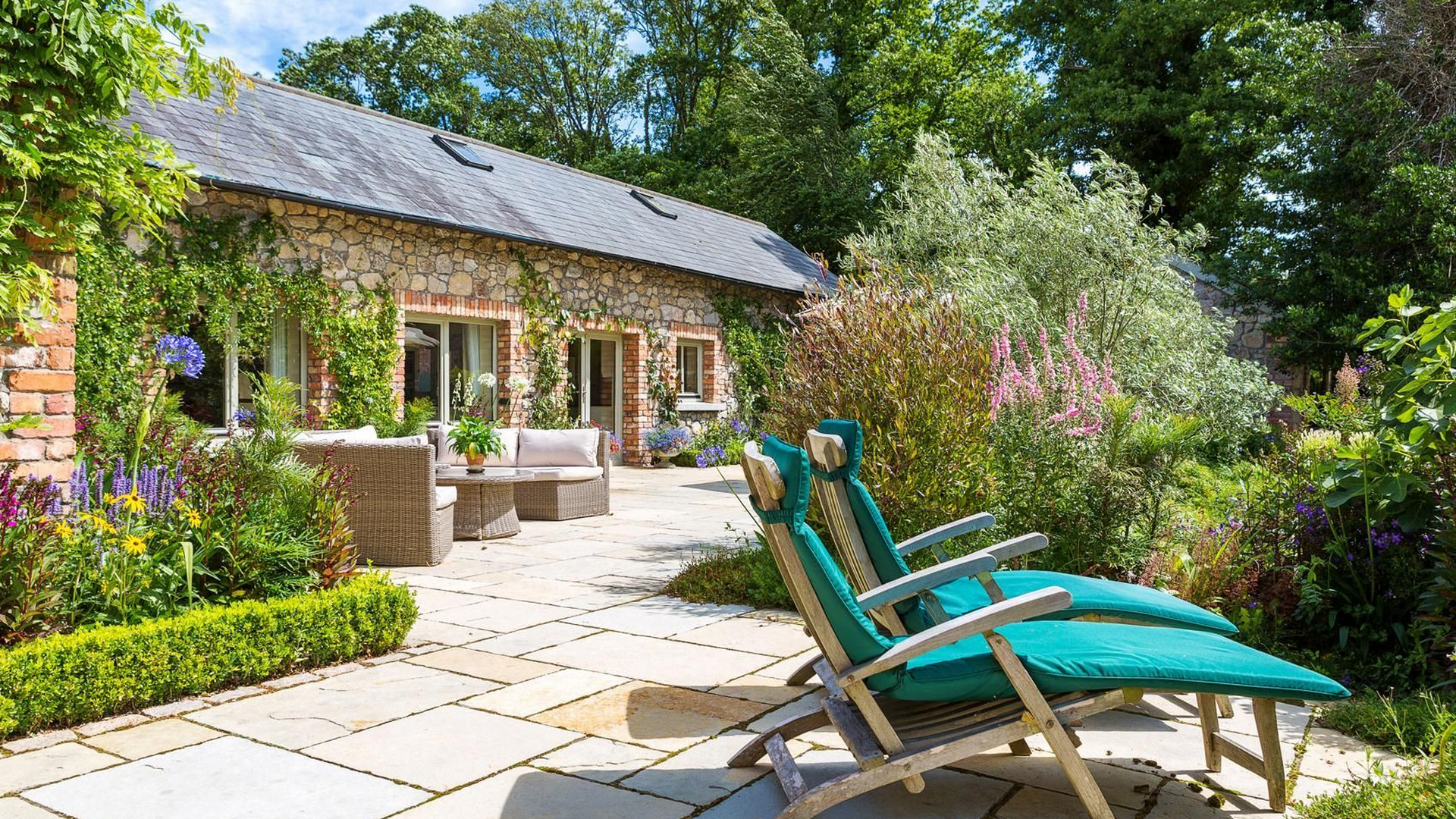 Luxury Lodge Tinakilly
