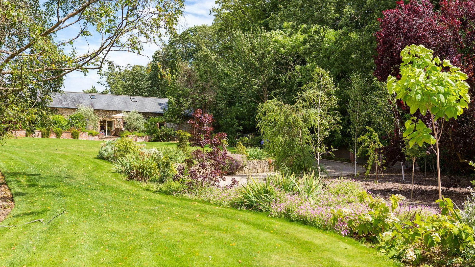 Luxury Lodge Tinakilly