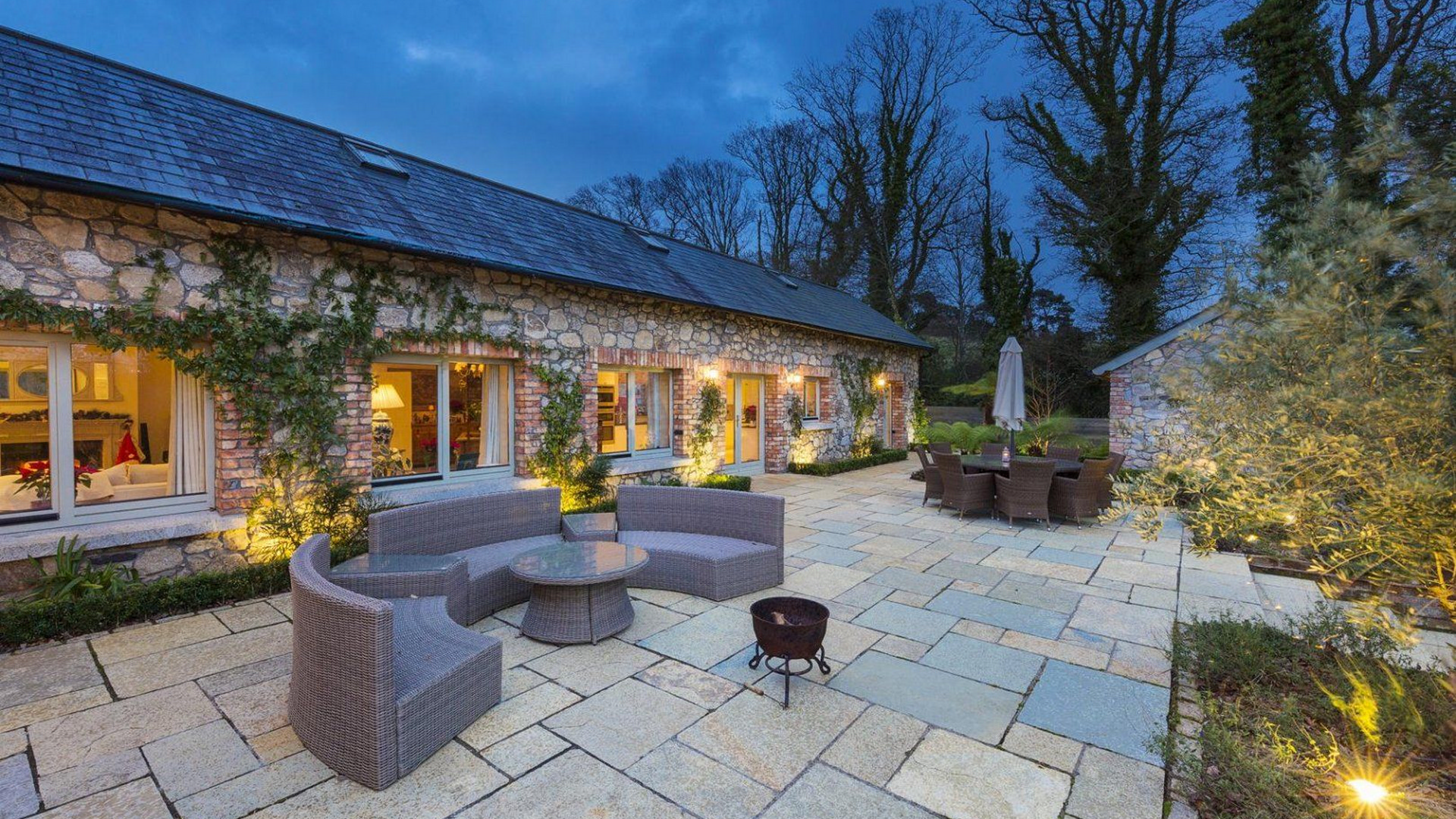 Luxury Lodge Tinakilly